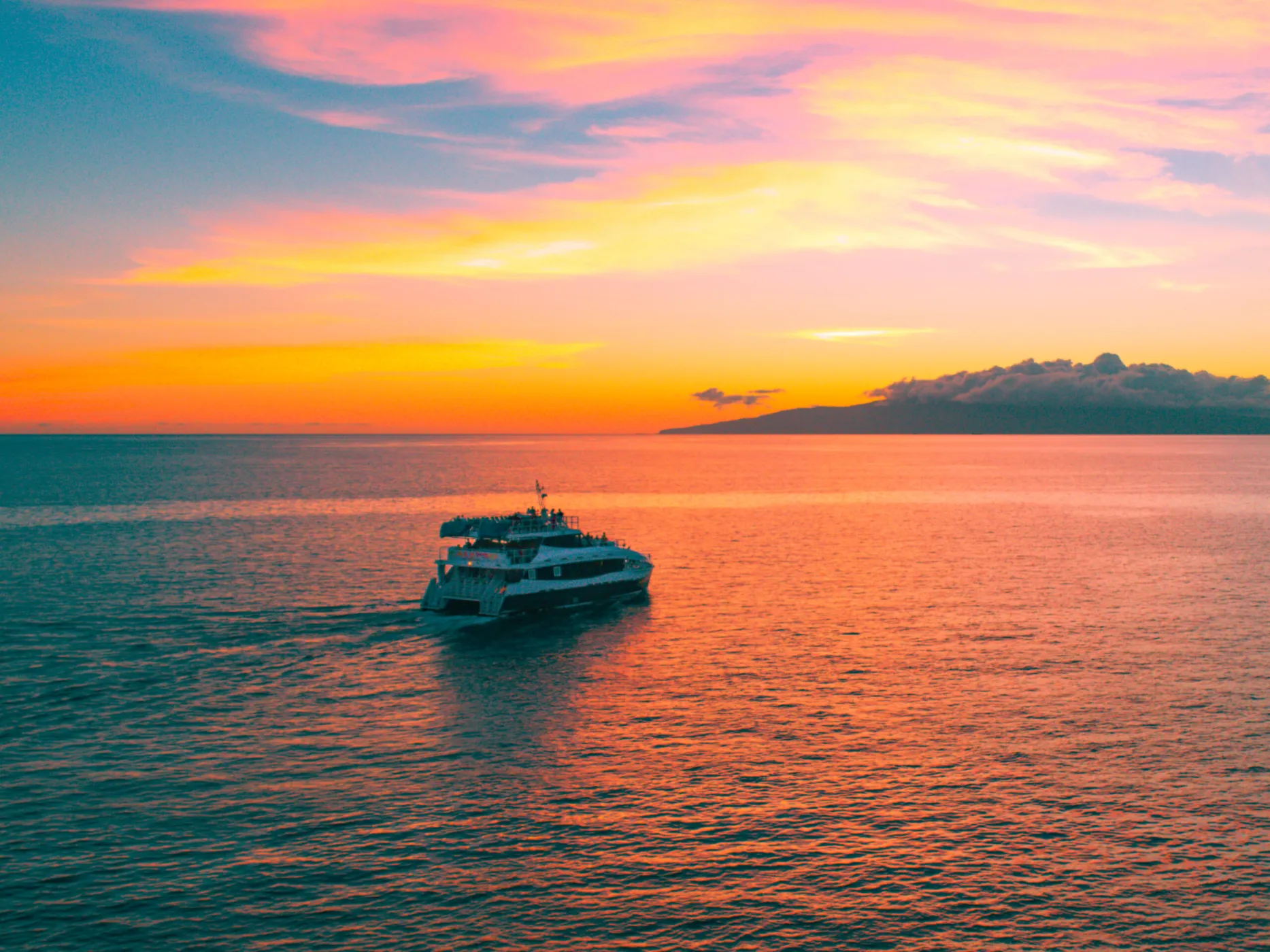 Maui Sunset Dinner Cruise from Ma'alaea Harbor - Calypso Maui, image size:1400x1049